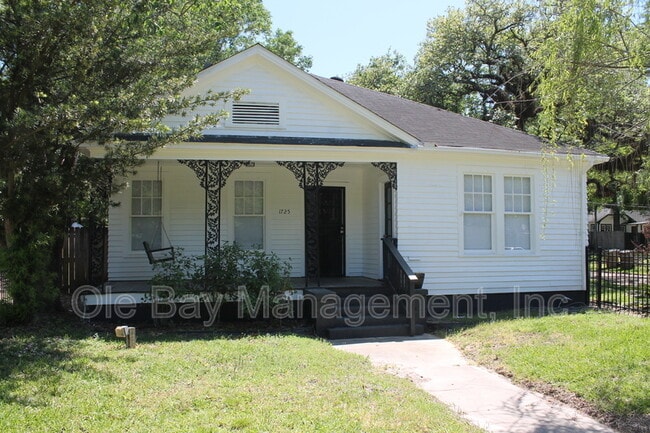 Primary Photo - 1725 Laurel St