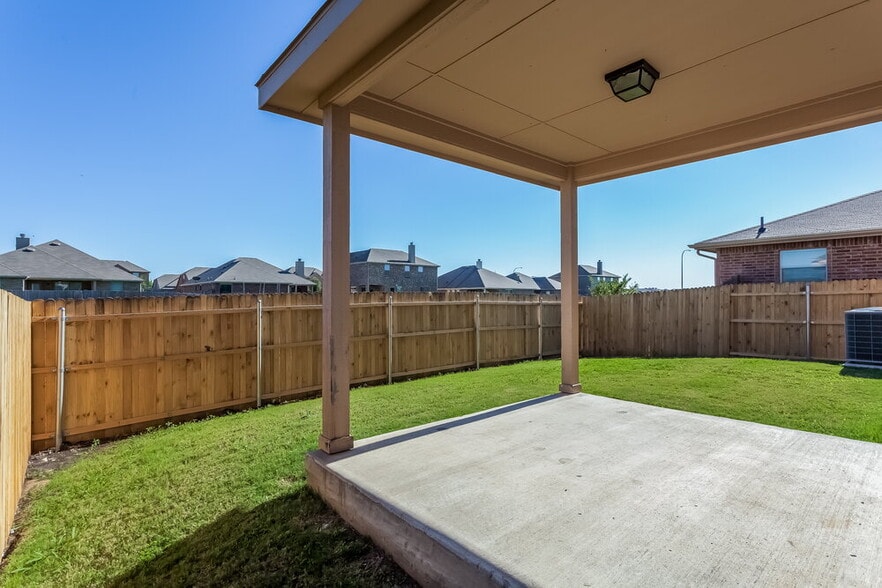 Building Photo - 5828 Ridge Lake Dr