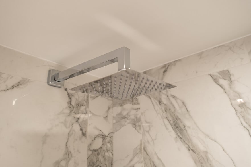 Rain fall shower head - 4401 Lee Hwy