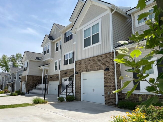 Building Photo - Wren | 3 Bed 2.5 Bath | Garage | 1729 sf