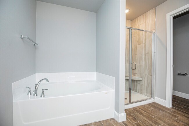 Building Photo - 2010 Periwinkle Pl