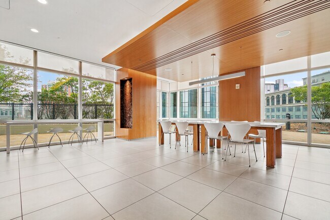 Building Photo - 77 HUDSON St