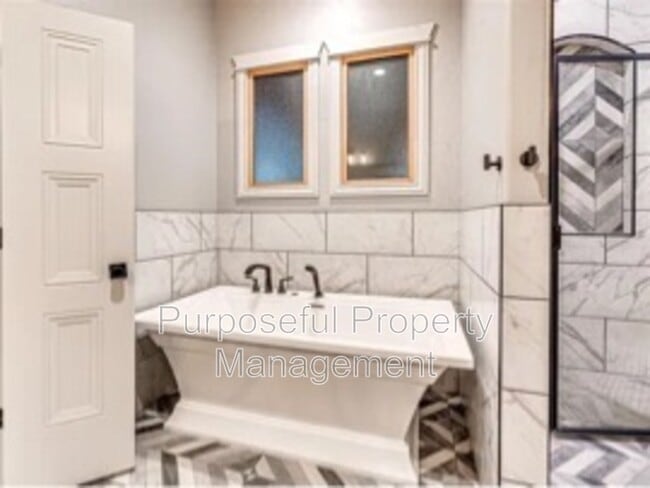 Building Photo - 115 Weaver Rd