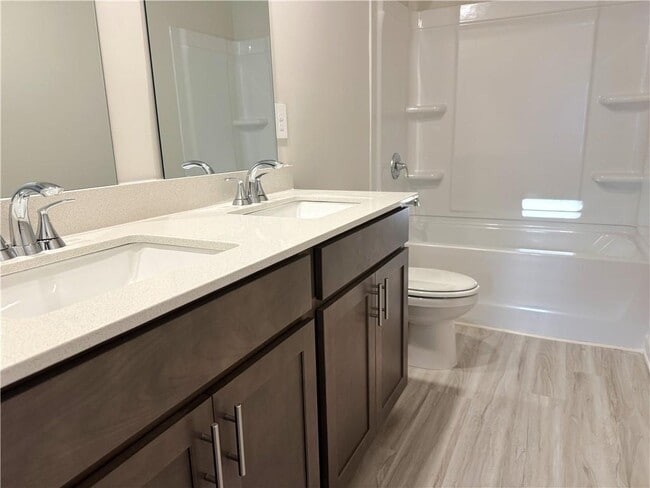 Building Photo - 823 Misty Holw Trl