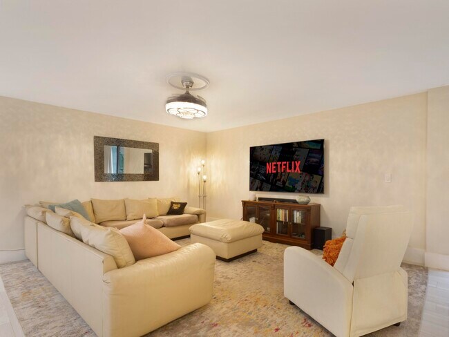 Building Photo - 955 Egret Cir