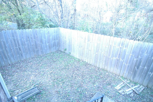 Building Photo - Renovated East Nashville Duplex!