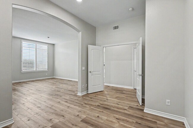 Building Photo - 4614 Via Del Rancho