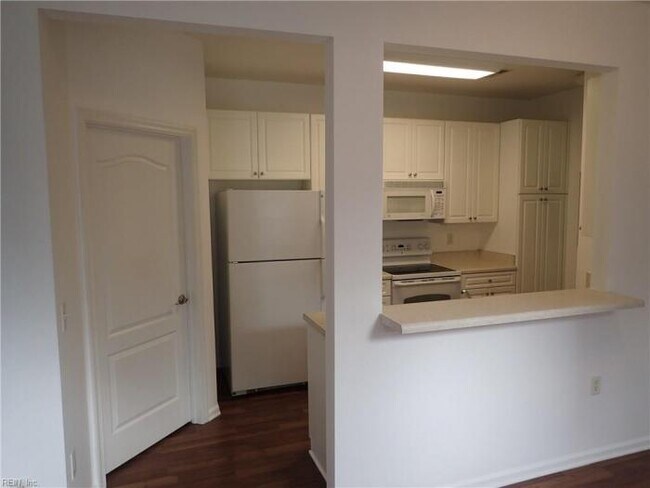 Building Photo - 2 bedroom in Virginia Beach VA 23455