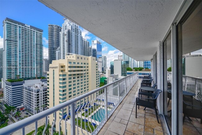 Building Photo - 1200 Brickell Bay Dr
