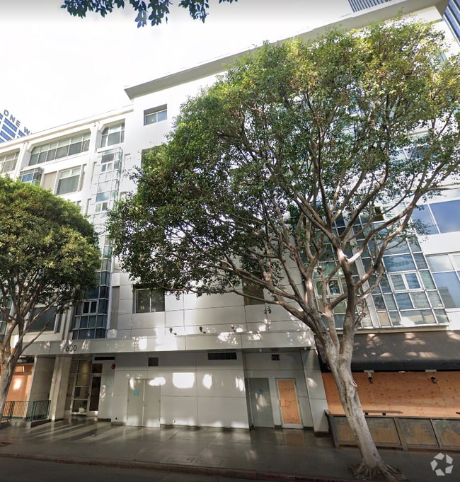 Building Photo - 1 + 1 Stylish Condo in Prime DTLA Location...