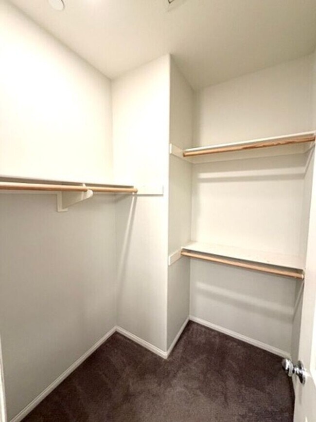 Building Photo - Luxury Townhome for Lease in Rancho Cucamonga