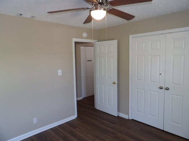 Building Photo - 35 Ashwood Ct