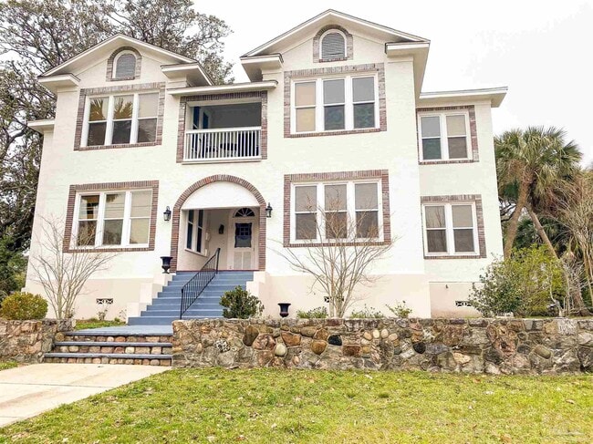 Building Photo - 1724 E La Rua St