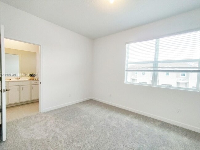 Building Photo - 400 SE Crossoak Ln