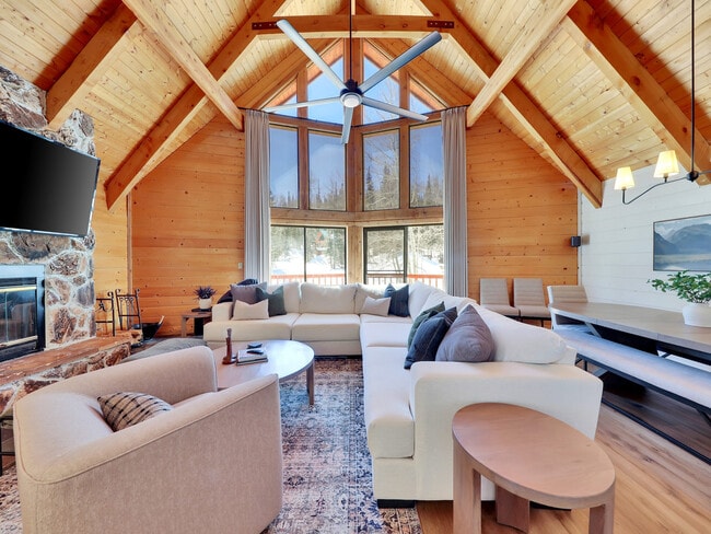 Building Photo - 656 Aspen Dr