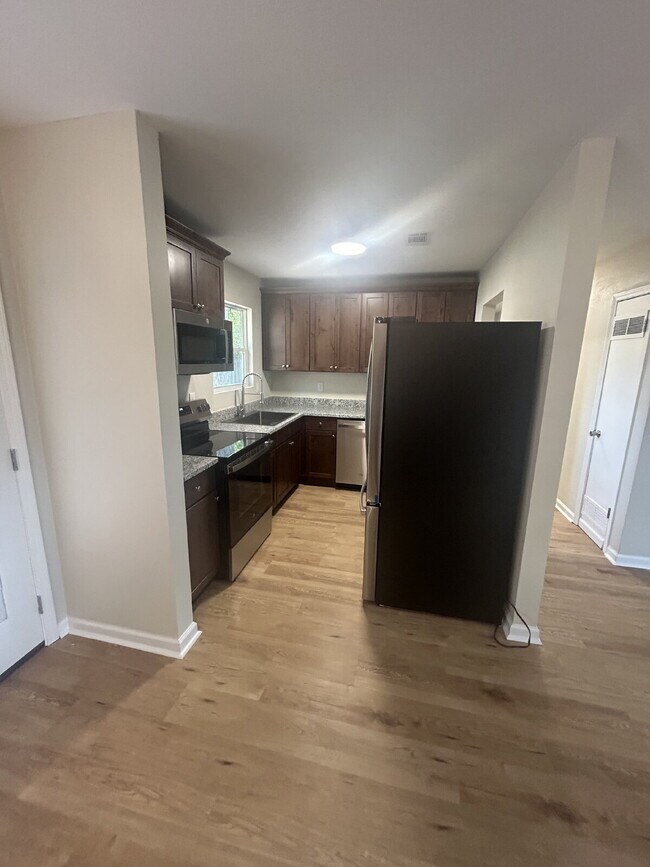 Building Photo - "Charming 4-Bedroom Retreat with Granite T...