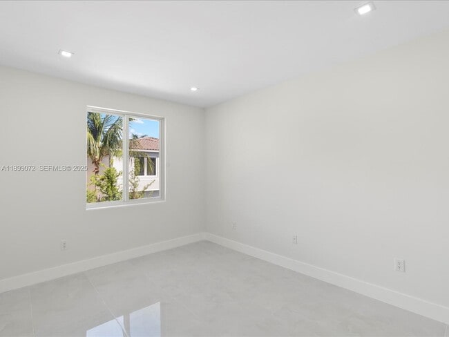 Building Photo - 21227 NE 31st Pl