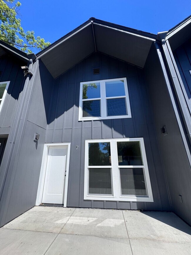Building Photo - 1ST MONTHS RENT FREE! New Construction, Beautiful, Townhomes! 2 & 3 BEDRM UNITS AVAILABLE