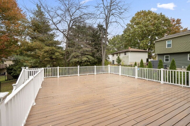 Building Photo - 4 Dewberry Way