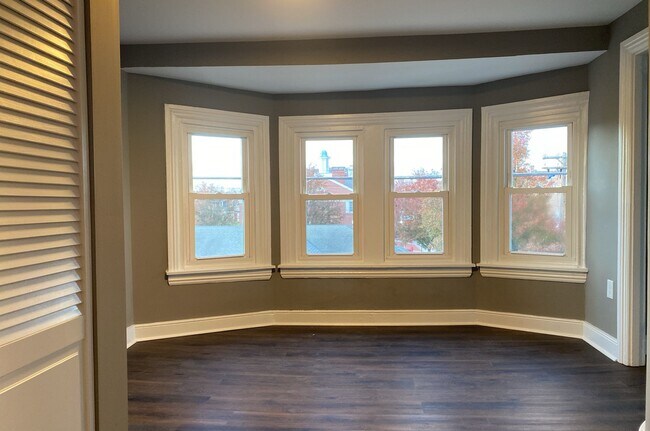 Building Photo - Merchants Lofts V-Upgraded 1 Bedroom