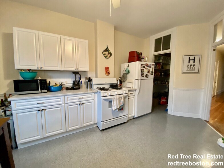 Building Photo - 31 Hurd Rd