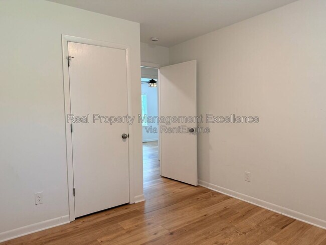 Building Photo - 108 Hassell Ct