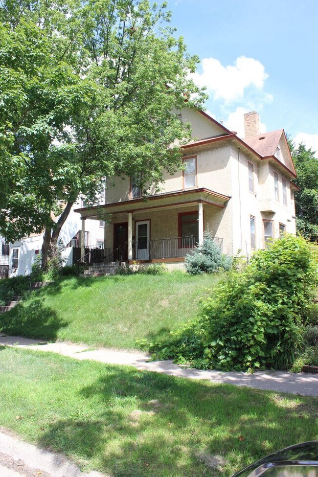 Building Photo - 2723 Taylor St NE