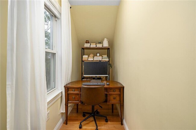 Building Photo - 510 Wickenden St