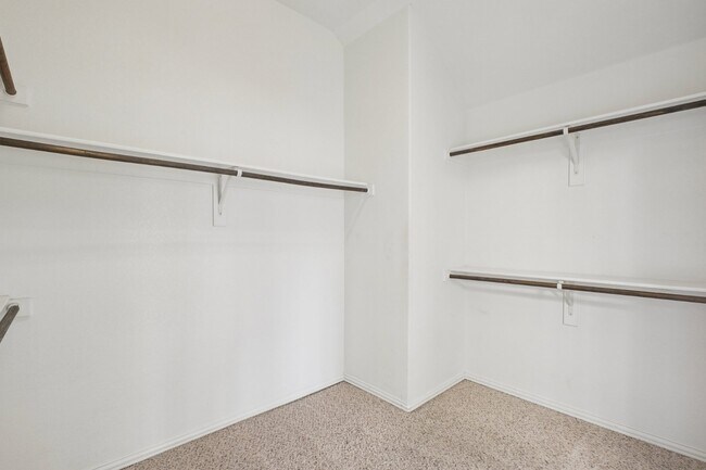 Building Photo - 1616 Downing Dr
