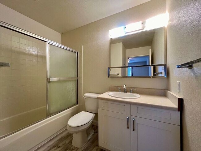Building Photo - Aeloa Terrace: 2 Bed, 2 Bath Townhome w/ 2 Parking in Kapolei, Pets OK!