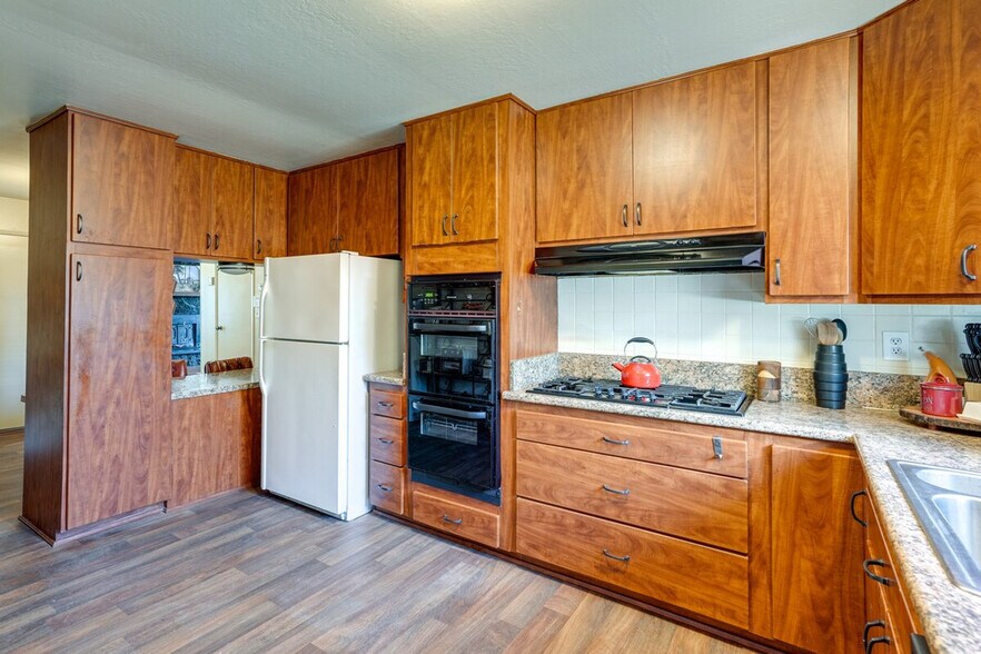 Building Photo - 542 Sheridan St