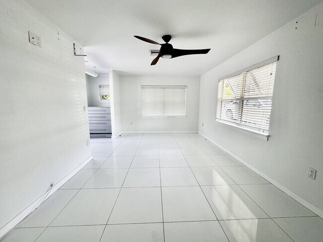 Building Photo - 7210 Seminole Dr