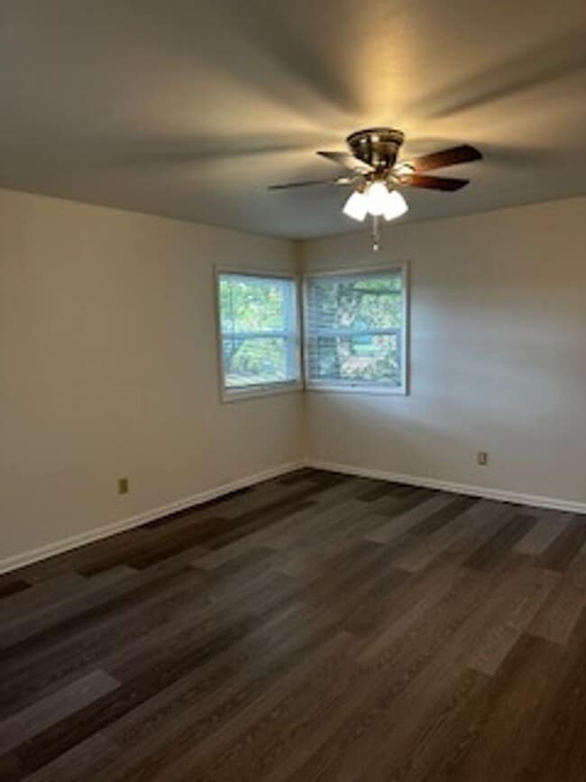 Building Photo - Newly Remodeled Home – Conveniently Located!