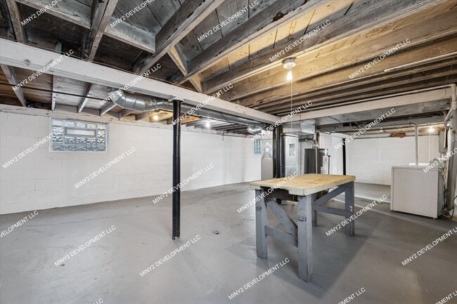 Building Photo - 22618 Maxine St