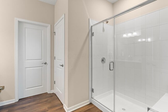 Building Photo - 220 Woodland Sky Dr