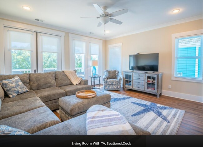 Building Photo - PERFECT "WORK FROM HOME" LOCATION TO ESCAPE THE WINTER