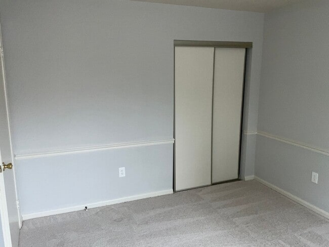 Building Photo - Very clean and well maintained 3BR 2.5BA single family home with large rear deck and 1 car garage