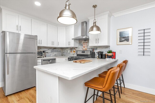 Building Photo - 4 Finch Pl