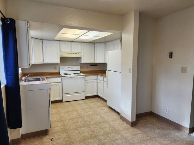 Building Photo - Silverado104