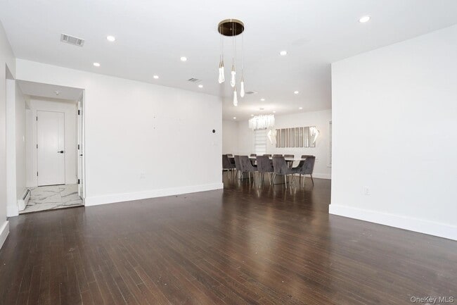 Building Photo - 10 Millbury St