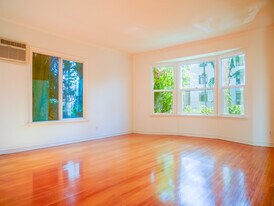 Building Photo - 416 N Doheny Dr