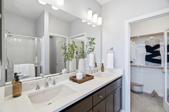 Building Photo - 394 Circuit Wy