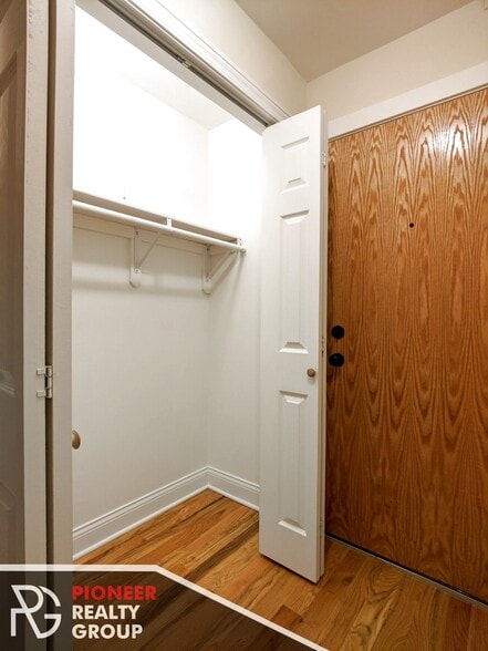 Building Photo - 557 W Arlington Pl