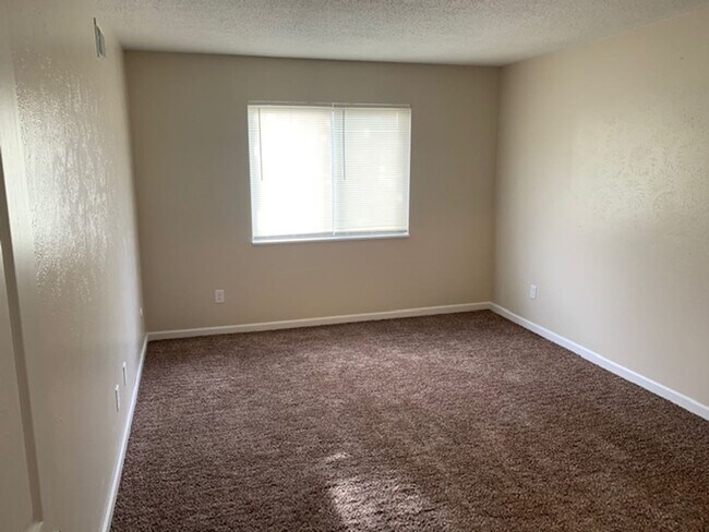 Building Photo - Large Completely Renovated Luxury Condo For Rent at 1664 Brownstone Blvd, Toledo Oh 43614