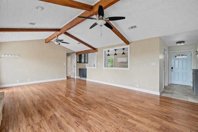 Building Photo - 33 Valley View Dr