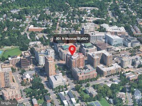 Building Photo - 901 N Monroe St