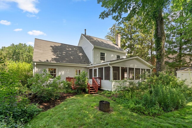 Building Photo - 5 Bed 3 Bath - Rockville Colonial - Update...