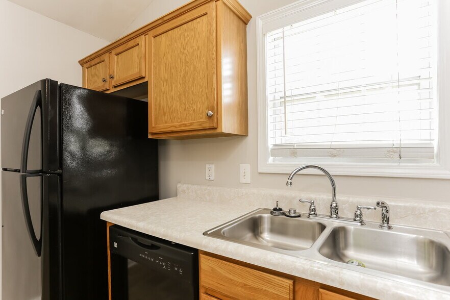 Building Photo - 7823 Cambridge Dr