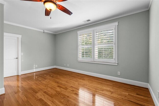 Building Photo - 390 Hembree Rd