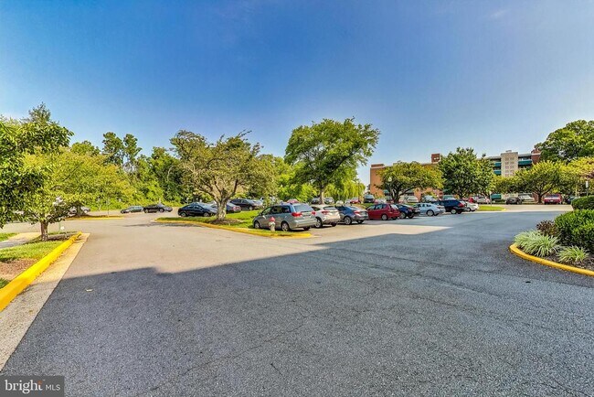 Building Photo - 3245 Rio Dr